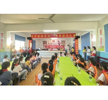 守望湘间的花蕾