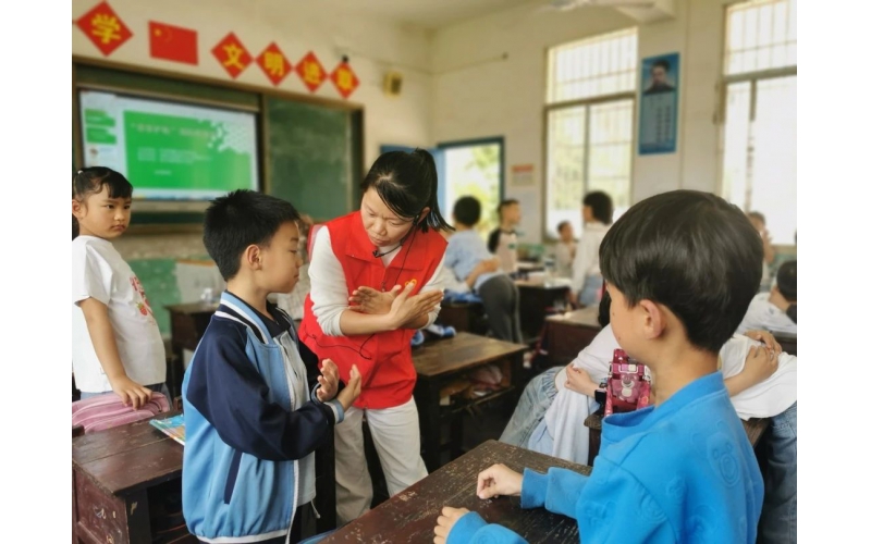 830名乡里娃的防性侵安全教育课