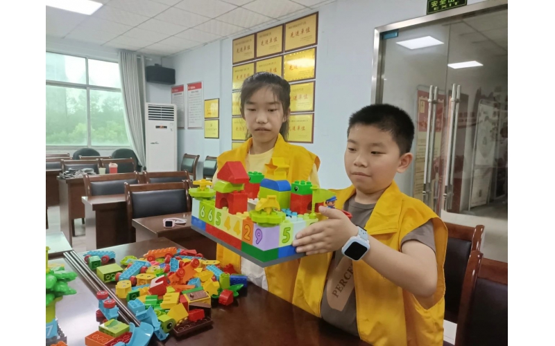 巧手拼创想 茶香润童心