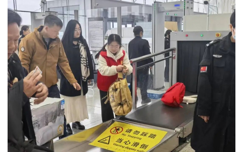 暖冬行动-以我青春热忱 护航万家团圆